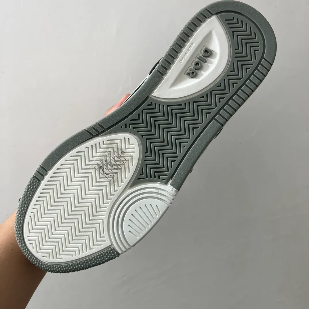 👟👟Ex-factory price 560👟👟 Men's size +10 Dior B27 series ✨2024 upgraded version purchasing agent grade ✨Super🔥sports shoes👫couple shoes. The high version 1:1 adopts oil edge lasting technology, the fabric is imported first-layer cowhide + high-tech fabric, and the inner cowhide + customized lining. TPU original engraved outsole. More than 30 colors of high-soled boots are available. Size: 35-42 for women and 38-46 for men. Bosses are welcome to compare...